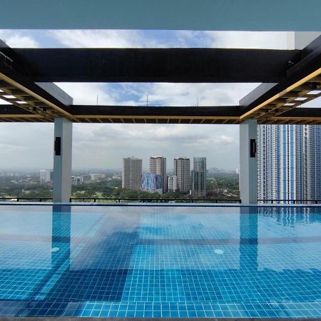 Capital O 804 The Residences At Bonifacio Civic Center Manila Exterior foto