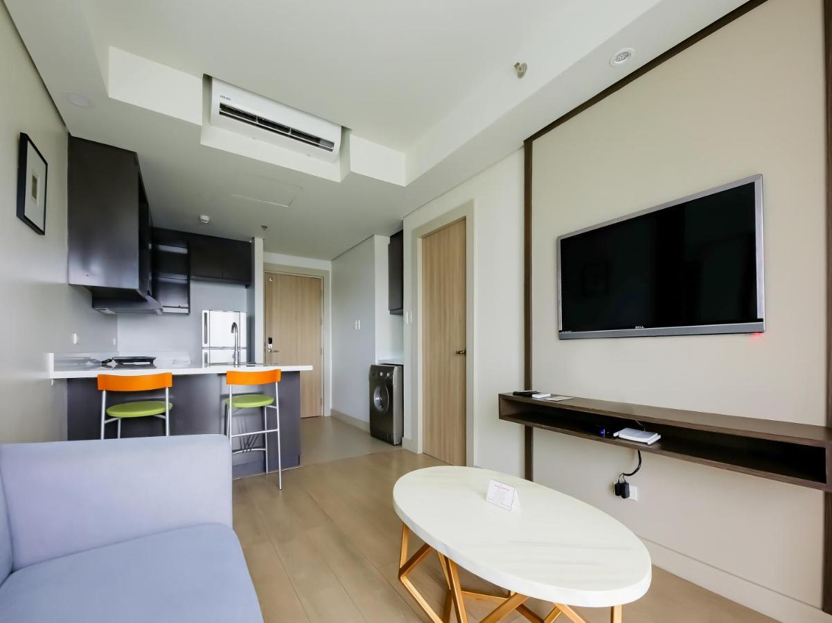 Capital O 804 The Residences At Bonifacio Civic Center Manila Exterior foto